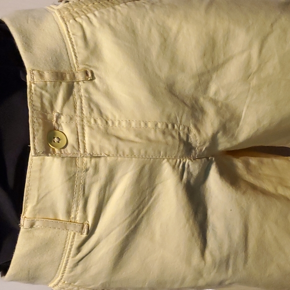 NWT Lee Fitinnovations Modern Motion Easy Fit Stretch Women's Yellow Shorts - 8 - Picture 2 of 10